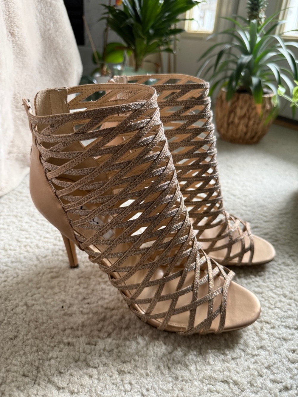 ✨ Nina “Cypress” Gold Strappy Heels – Size 9.5 – Box Included ✨